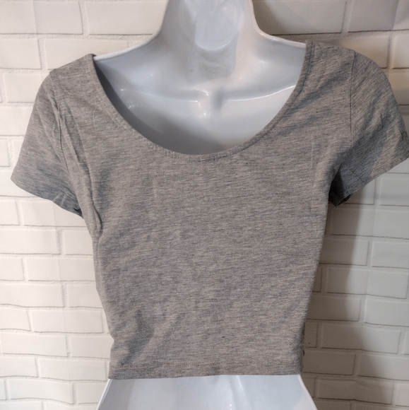 Divided Gray Palm Tree Crop Top - Picture 4 of 8